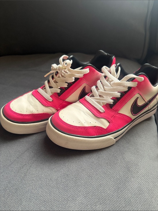 Nike Shoes - Nike women’s Low-Top Sneakers - White & Pink